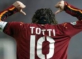 maglia totti 460 TuttoASRoma.it AUGURI A... Totti (VIDEO) Tutte le News AS Roma FC Notizie Calendario Partite Calciomercato Info Biglietti Store