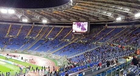 Stadio Olimpico vuoto Roma Bologna TuttoASRoma.it La riapertura dei mille. Si procederà con gli inviti Tutte le News AS Roma FC Notizie Calendario Partite Calciomercato Info Biglietti Store