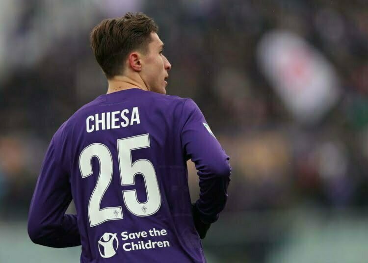 FLORENCE, ITALY - FEBRUARY 25: Federico Chiesa of ACF Fiorentina in action during the serie A match between ACF Fiorentina and AC Chievo Verona at Stadio Artemio Franchi on February 25, 2018 in Florence, Italy.  (Photo by Gabriele Maltinti/Getty Images)