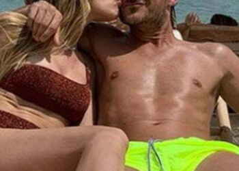 cropped-Totti-e-Ilary-Relax-a-Sabaudia-G.jpg