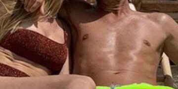 cropped-Totti-e-Ilary-Relax-a-Sabaudia-G.jpg