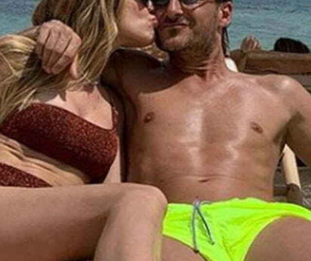 cropped-Totti-e-Ilary-Relax-a-Sabaudia-G.jpg
