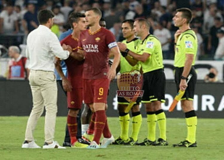Fonseca a colloquio con gli arbitri a fine partita Lazio-Roma - Photo by Getty Images