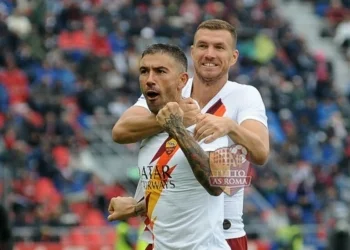 Kolarov esulta con Dzeko gol Bologna-Roma - Photo by Getty Images