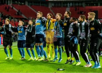 I giocatori del Borussia M'Gladbach festeggiano la vittoria in casa del Bayer Leverkusen il 2 novembre scorso - Photo by Getty Images