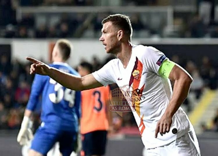 Edin Dzeko esulta al gol contro il Basaksehir - Photo by Getty Images
