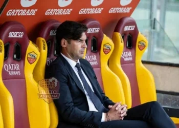 Paulo Fonseca in panchina Roma-Napoli - Photo by Gettu Images