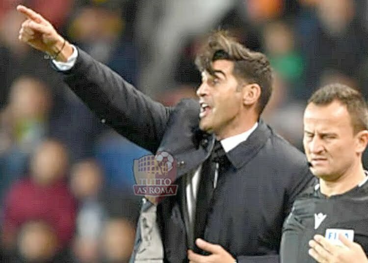 Paulo Fonseca in panchina nella partita in Turchia contro il Basaksehir - Photo by Getty Images