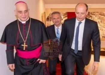 Monsignor Fisichella con Baldissoni e Fienga all'inaugurazione della sede della Roma all'EUR - Ohoto by Tuttoasroma