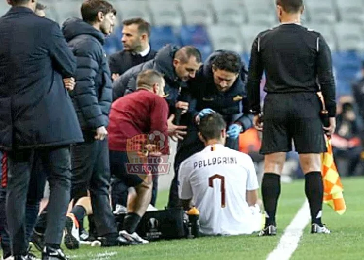 Lorenzo Pellegrini a terra dopo lancio della monetina in Basaksehir-Roma - Photo by Getty Images