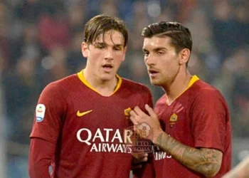 Nicolò Zaniolo e Lorenzo Pellegrini discutono durante Roma-Bologna della scorsa stagione - Photo by Getty Images