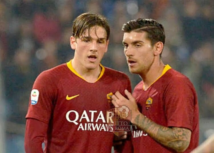 Nicolò Zaniolo e Lorenzo Pellegrini discutono durante Roma-Bologna della scorsa stagione - Photo by Getty Images