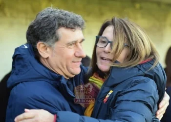 Betty Bavagnoli saluta Attilio Sorbi, allenatore dell'Iner woman - Photo by Getty ImagesSorbi Inter-Roma 08 12 2019