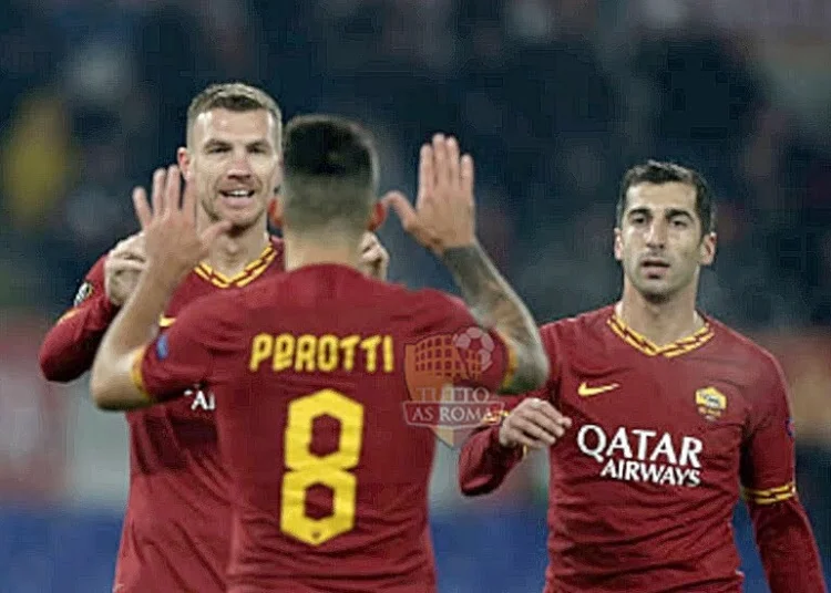 Edin Dzeko esulta con Diego Perotti al 2° gol in Roma-Wolfsberg - Photo by Getty Images