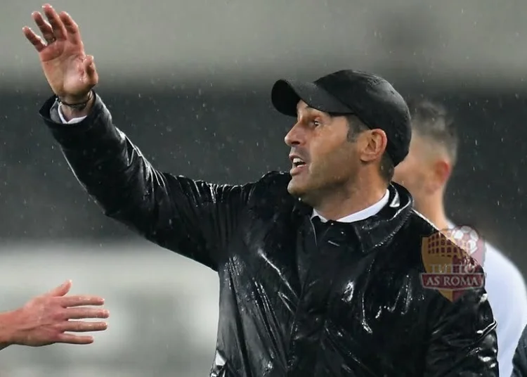 Paulo Fonseca in panchina in Verona-Roma - Photo by Getty Images