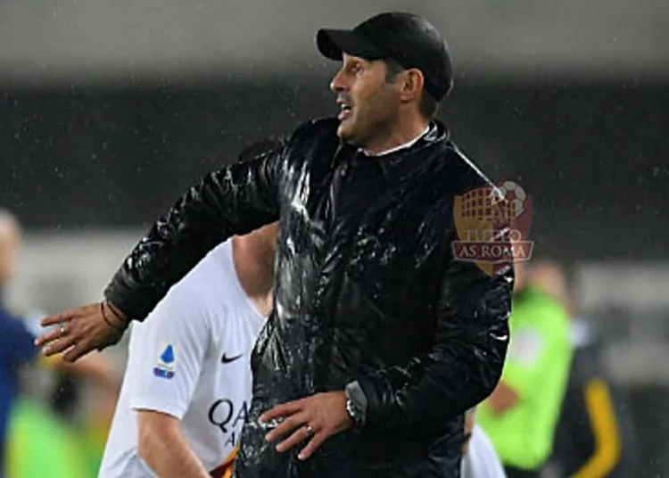 Paulo Fonseca in panchina in Verona-Roma - Photo by Getty Images