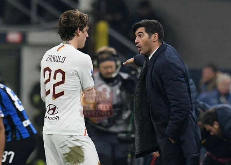 Paulo Fonseca discute con Zaniolo durante Inter-Roma - Photo by Getty Images