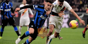 Gianluca Mancini contrasta Lautaro Martinez in Inter-Roma - Photo by Getty Images