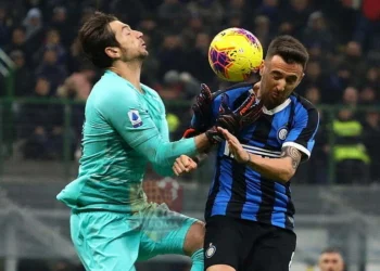 Antonio Mirante in azione in Inter-Roma - Photo by Getty Images