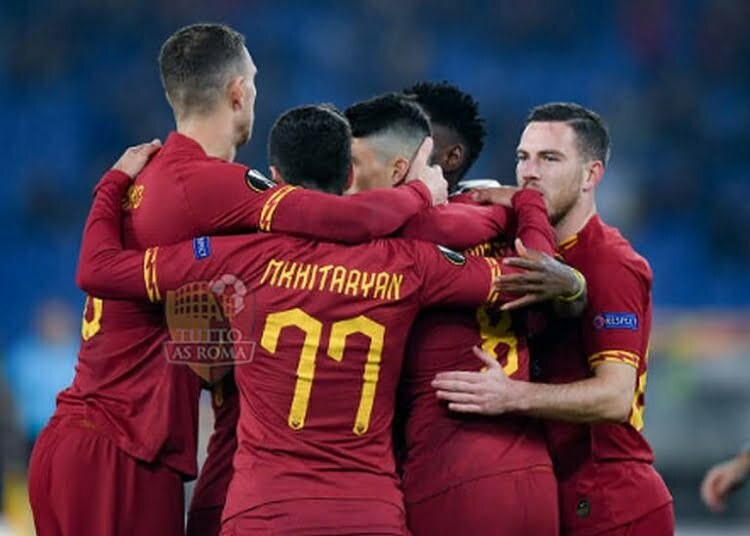Diego Perotti esulta al gol con i compagni in Roma-Spal - Photo by Getty Images