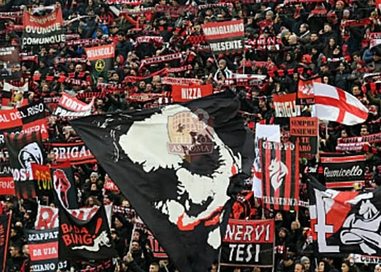 I tanti tifosi milanisti che hanno occupoato le tribune dell'Dall'Ara - Photo by Getty Images