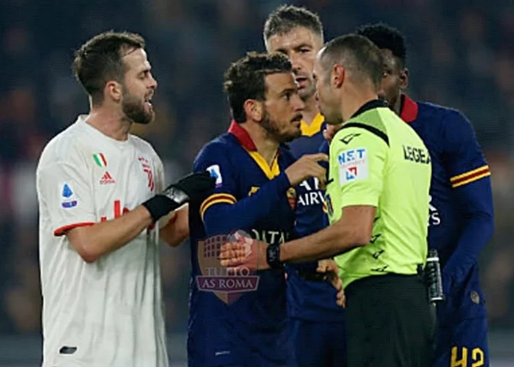 Florenzi discute con l'arbitro in Roma-Juventus - Photo by Getty Images