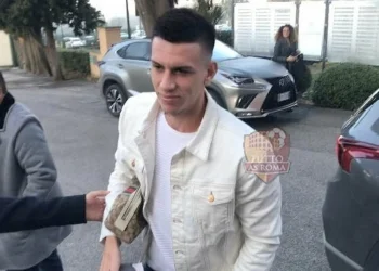 Roger Ibanez, il neo giallorosso all'arrivo a Villa Stuart - Photo by Tuttoasroma