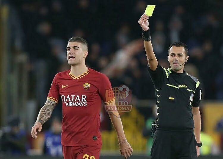 Gianluca Mancini irritato dall'atteggiamento per tutta la partita dell'arbitro Di Bello che lo ammonisce - Photo by Getty Images