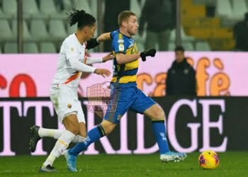 Chris Smalling in azione nella partita di Coppa Italia Parma-Roma - Photo by Getty Images