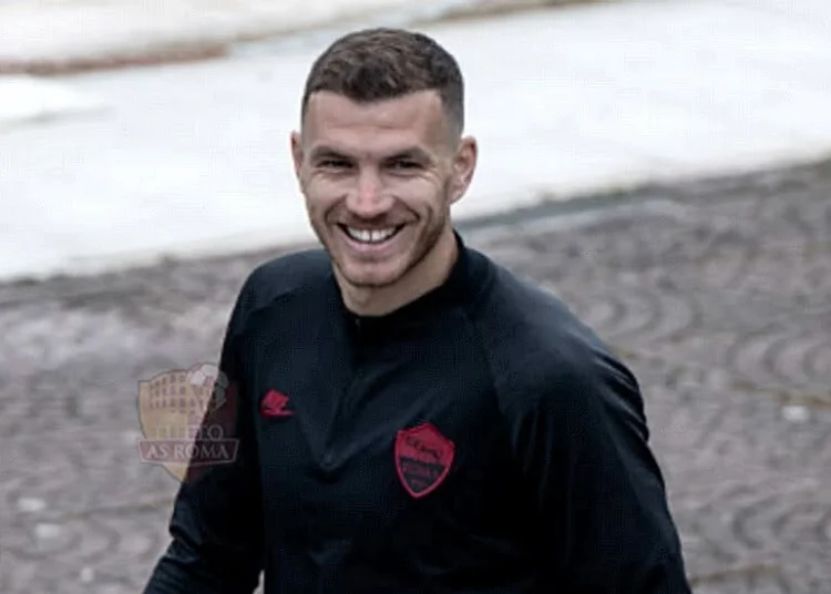 Edin Dzeko durante la rifinitura prima del match contro il Gent all'Olimpico - Photo by Getty Images