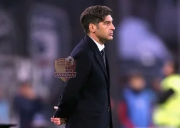 Paulo Fonseca in panchina durante Cagliari-Roma - Photo by Getty Images