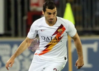 Mkhitaryan in azione durante Cagliari-Roma - Photo by Getty Images