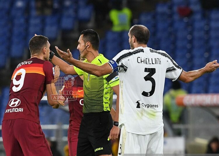 Edin Dzeko impreca contro Di Bello in Roma-Juventus - Photo by Getty Images