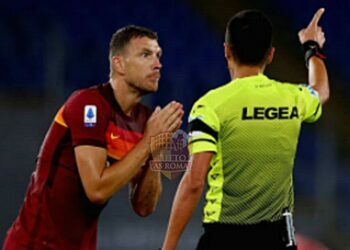 Edin Dzeko impreca contro Di Bello in Roma-Juventus - Photo by Getty Images