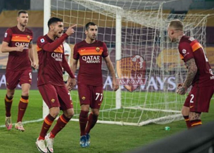 Dzeko, Pellegrini e Mkhitaryan ringraziano Karsdorp - Photo by Getty Images