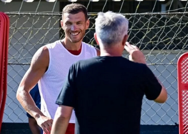 Edin Dzeko e Josè Mourinho - Photo by Getty Images