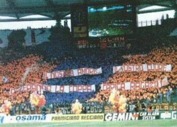 La scen
ografia della curva sud nella finale di ritorno contro l'Inter all'Olimpico nel 1991