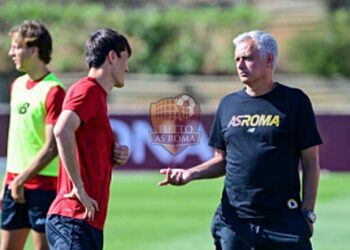 Eldor Shomurodov e Josè Mourinhop
 - Photo by Getty Images