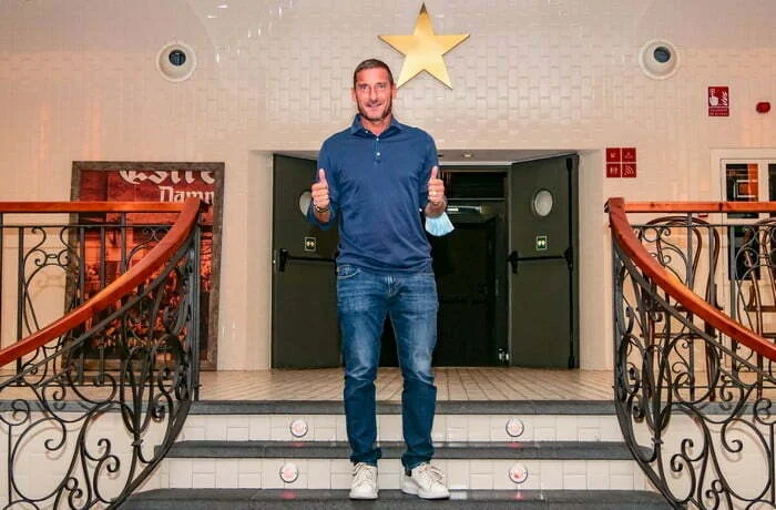 Francesco Totti all'Old Estrella Damm Factory