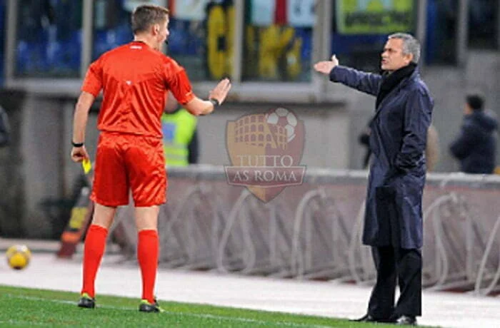 Josè Mourinho e l'arbitro Orsato - Photo by Getty Images