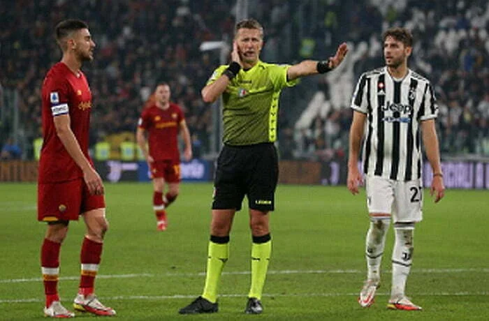 Lorenzo Pellegrini e Daniele Orsato - Photo by Getty Images