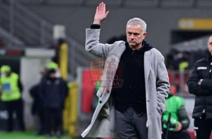 Mourinho Panchina 3 Milan-Roma 06012022