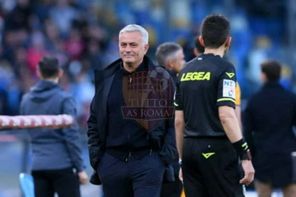 Mourinho Panchina Napoli-Roma 18042022