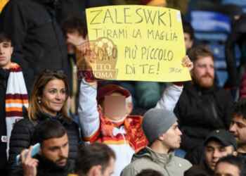 Tifosi romanisti a Leicester Bambino con striscione