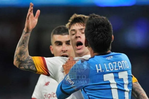 Zalewski Aggredito da Lozano Napoli-Roma 18042022