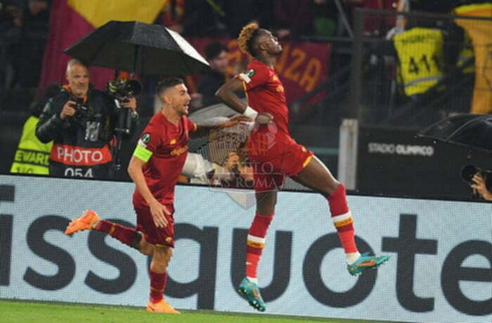 Abraham Esulta gol Roma-Leicester 3 05052022