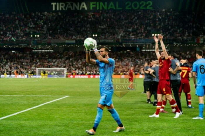 Rui Patricio Con pallone Roma-Feyenoord 25052022