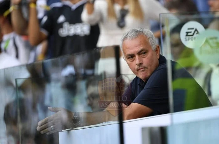 Mourinho Panchina Juventus-Roma 27082022