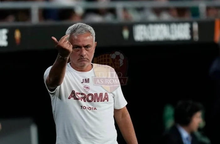 Mourinho Panchina Real Betis-Roma 13102022