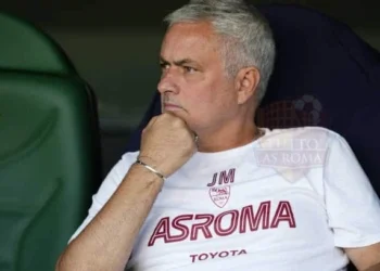 Mourinho Panchina 2 Real Betis-Roma 13102022